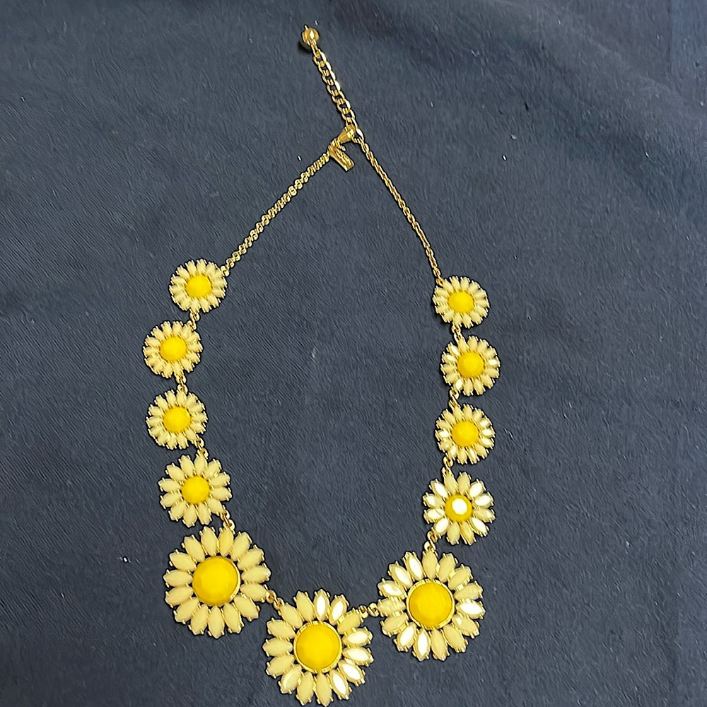 Kate Spade daisy necklace